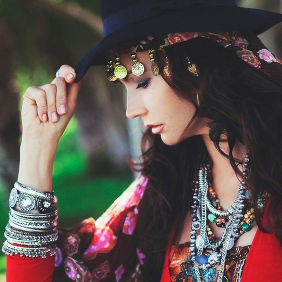 Gypsy gold tone earrings - Picture 4 of 4